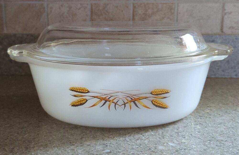 VTG Anchor Hocking Fire King Wheat Oval Baking Dish 1.5 Qt. #467 Lid Handle chip